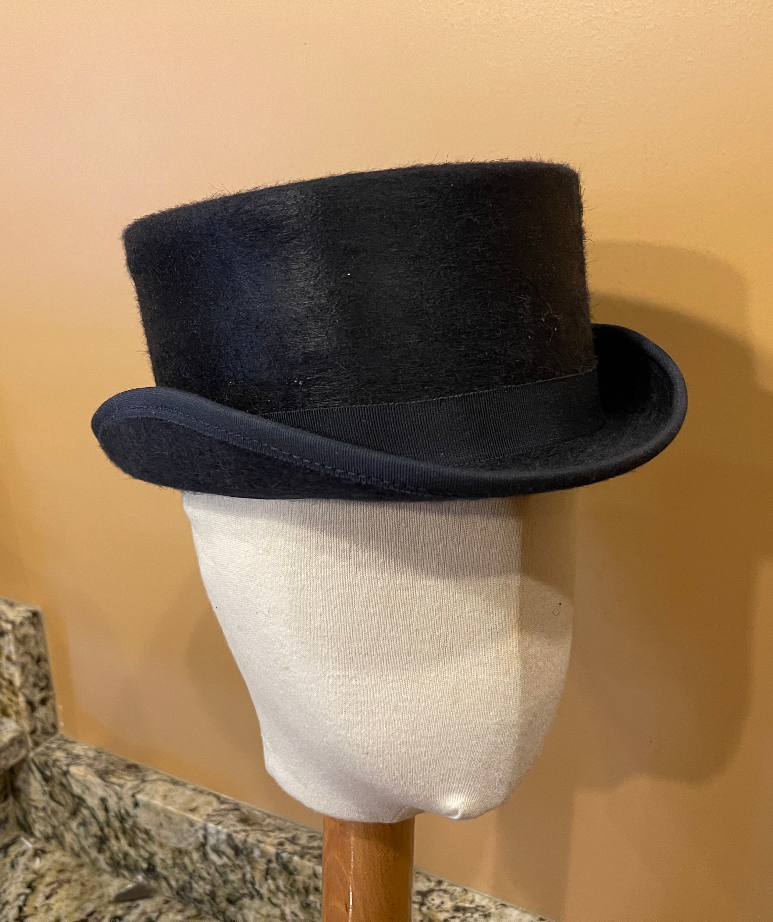 Top Hat – theshowshopconsignment