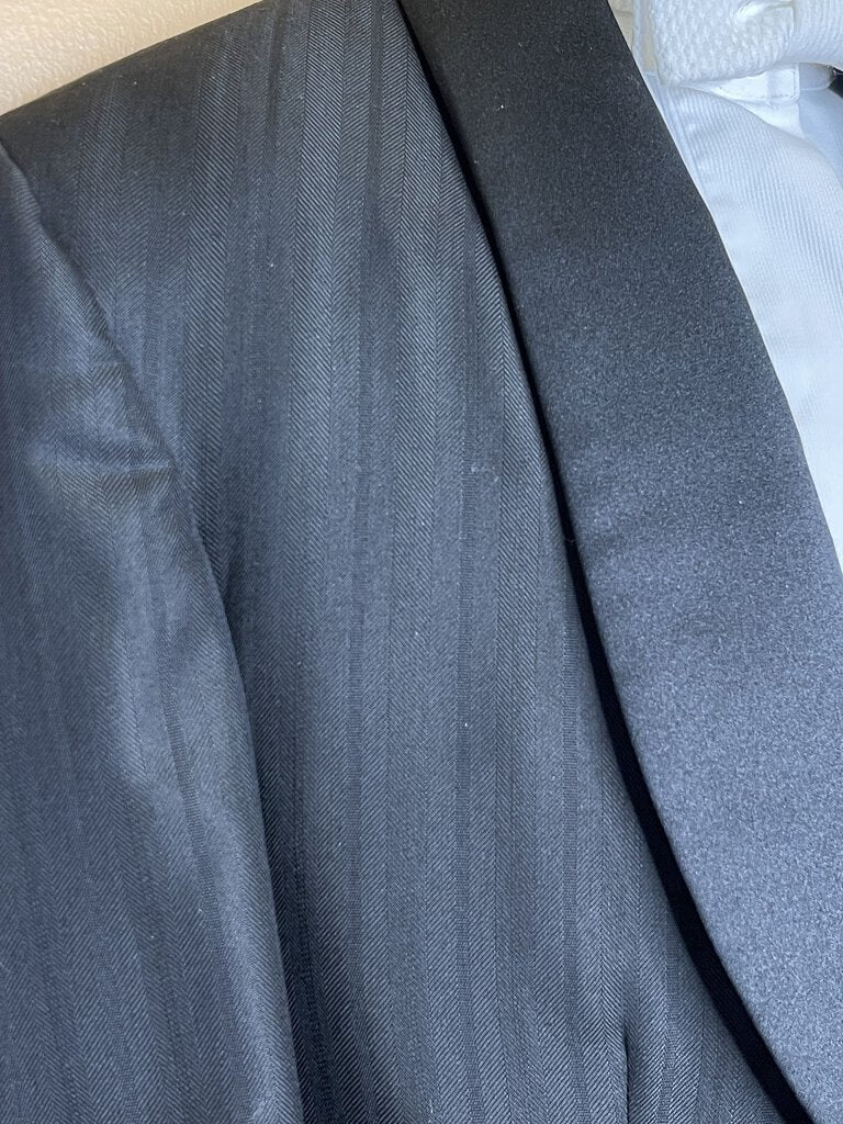 BLACK PATTERN WITH SHEEN SHOW SEASONS FORMAL