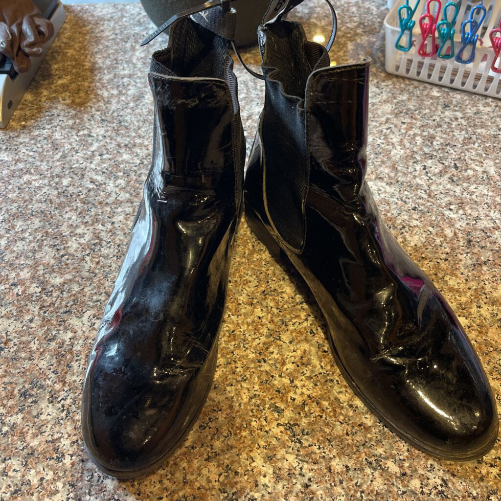 BLACK PATENT BOOTS SIZE 8