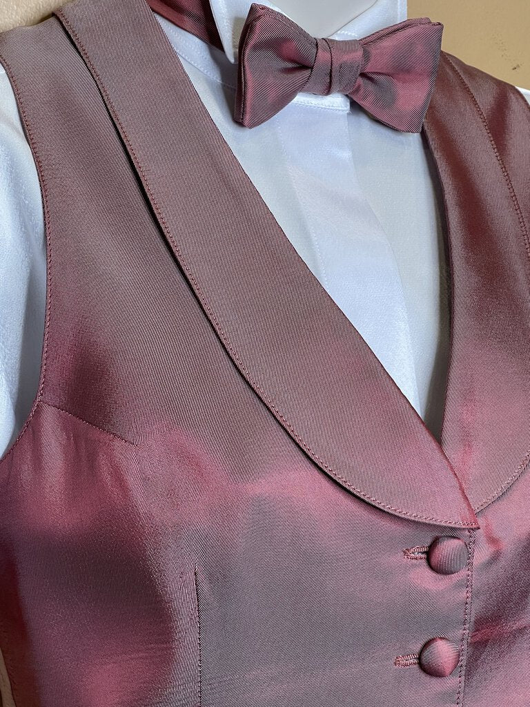 PINK IRIDESCENT DEREGNAUCOURT FORMAL VEST WITH 2 BOW TIES