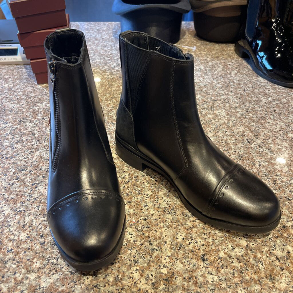 NWT ZIP UP KERRITTS BOOTS 7.5