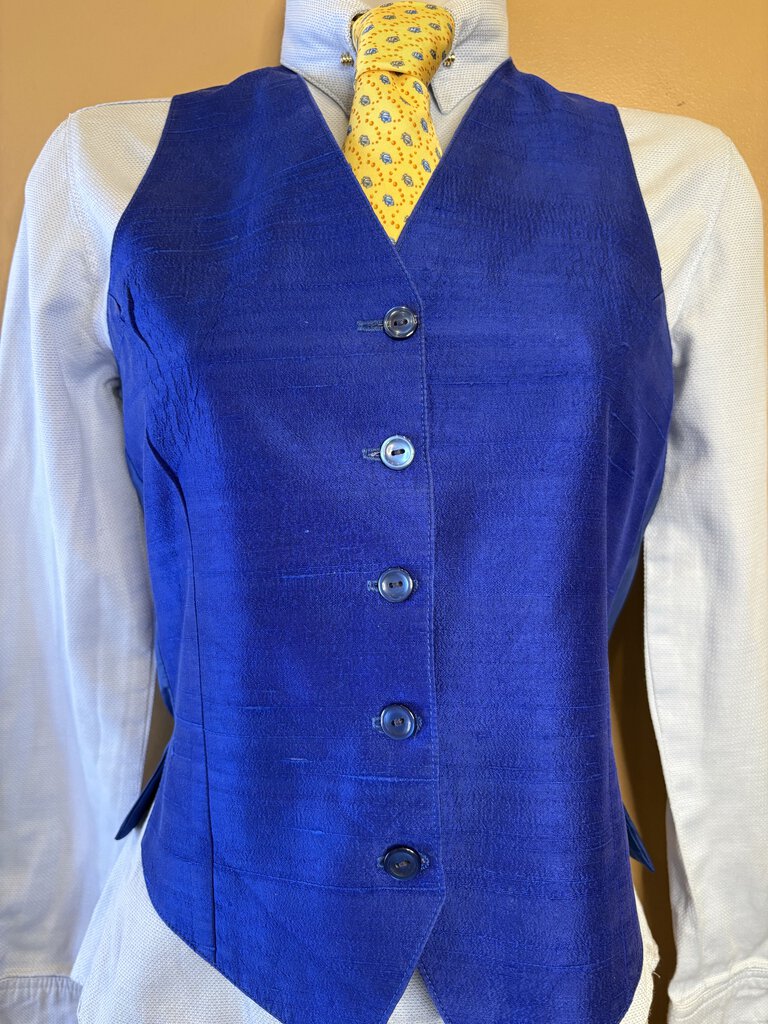BLUE SHIRT WINNING STITCHES