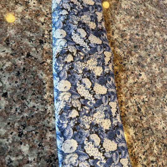 BLUE WITH WHITE FLOWERS TIE