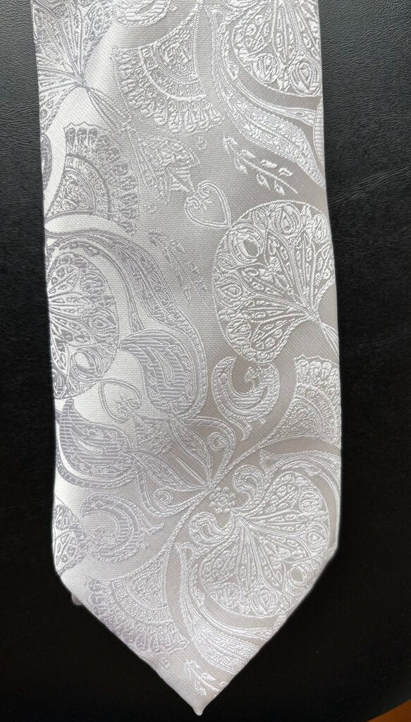 WHITE PAISLEY TIE