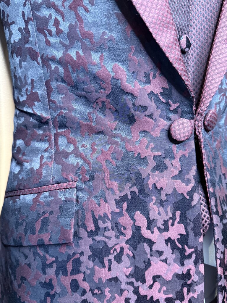 MAROON CAMO DEREGNAUCOURT DAY COAT