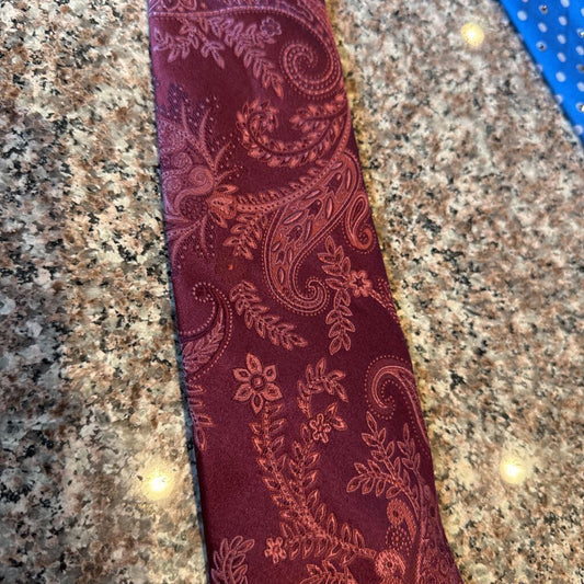 RASPBERRY PINK PAISLEY TIE