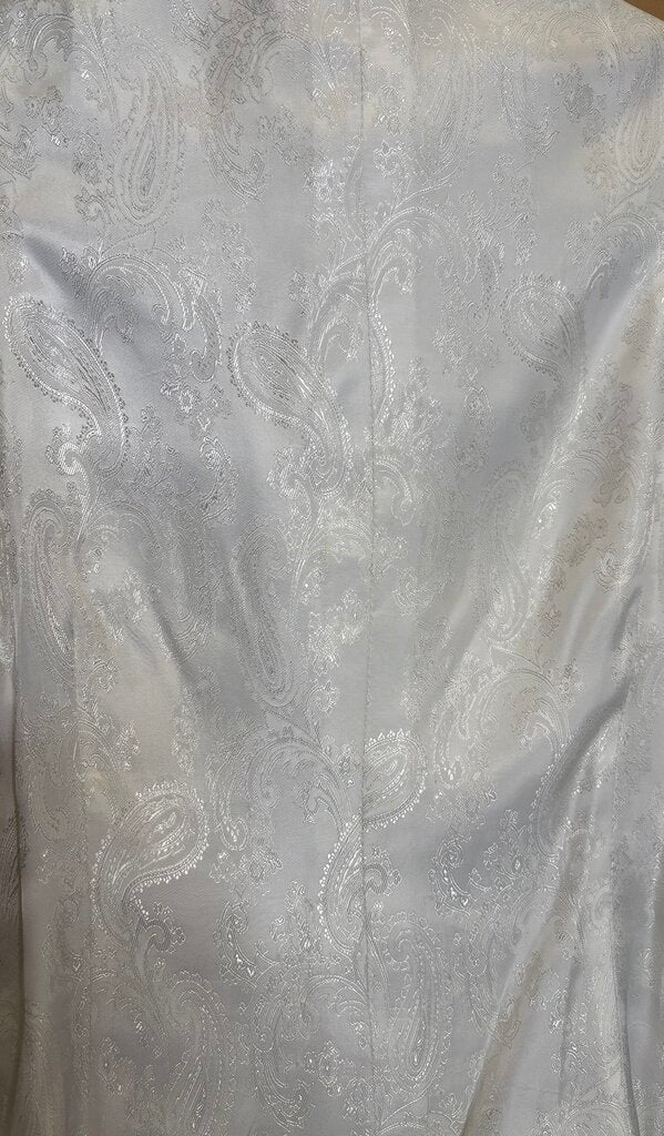 CREAM PAISLEY FORMAL VEST WITH NO BOW TIE CHAVEZ