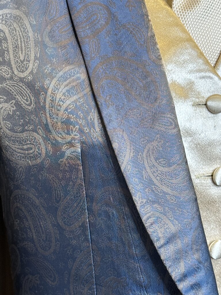 CHAMPAGNE/BLUE PAISLEY BETTY BERDINE DAY COAT