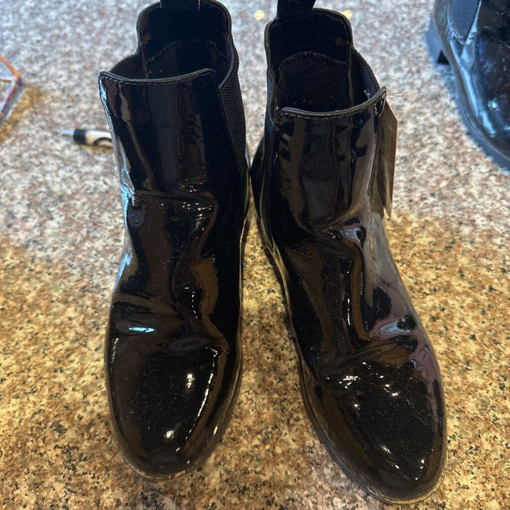 BLACK PATENT BOOTS SIZE 3