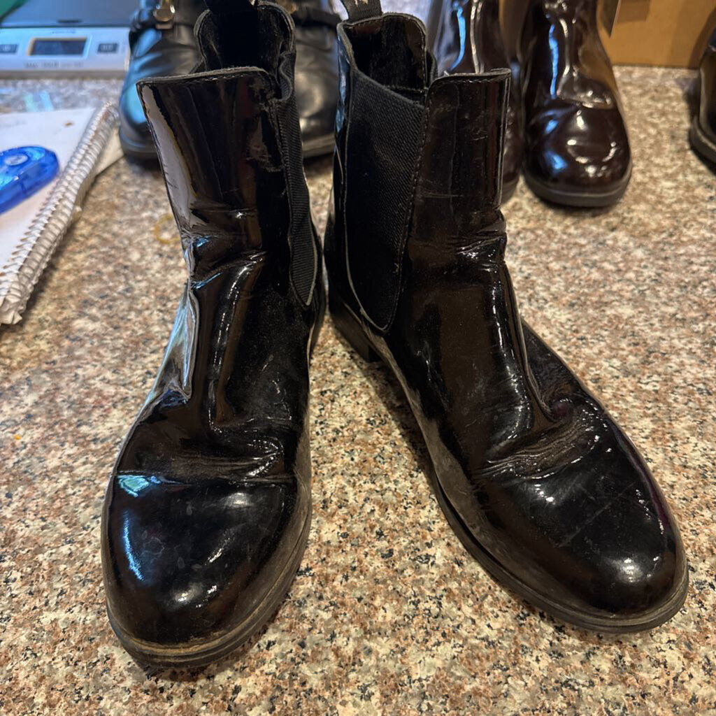 BLACK PATENT BOOTS 7.5