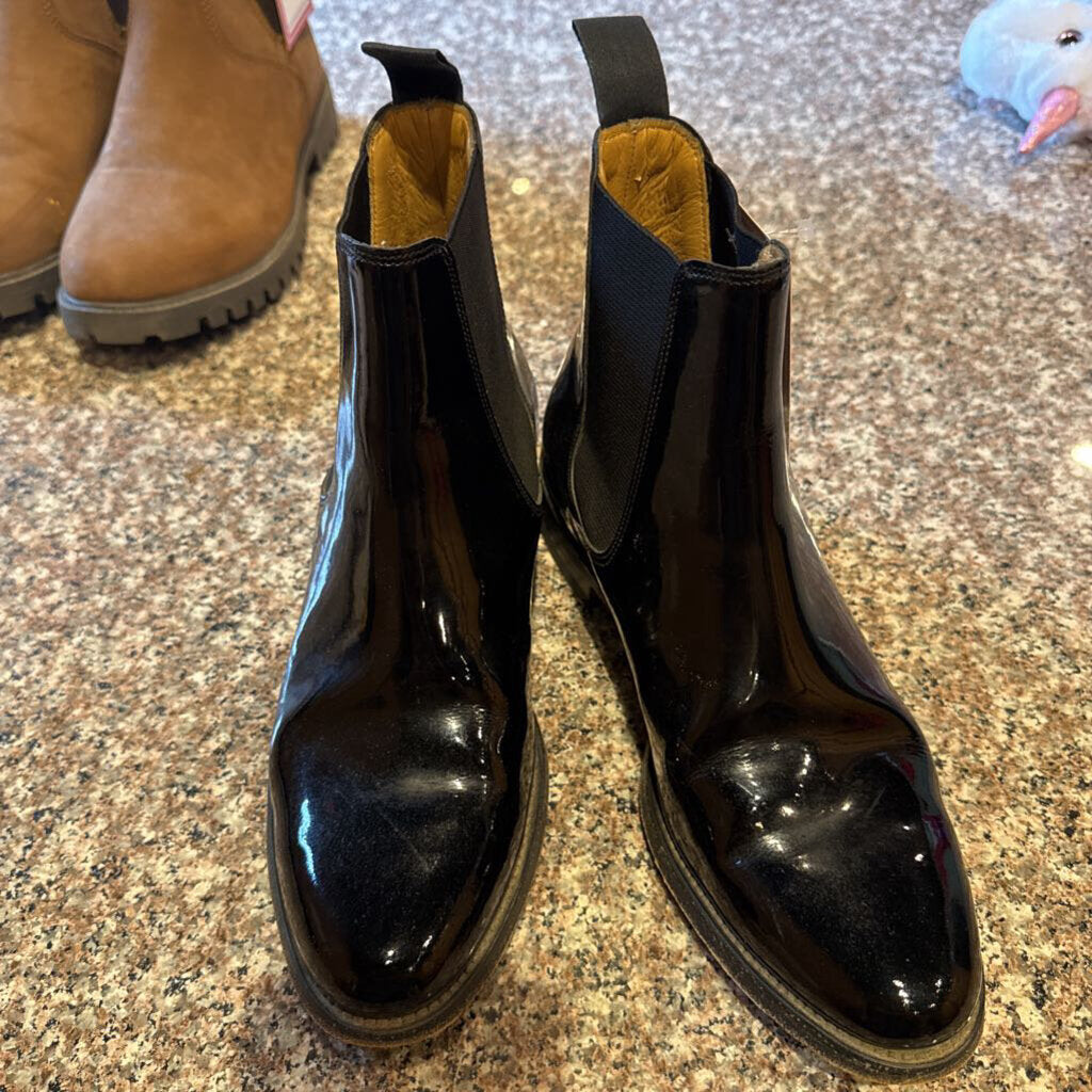 BLACK PATENT BECKER BROTHERS BOOT SIZE 8