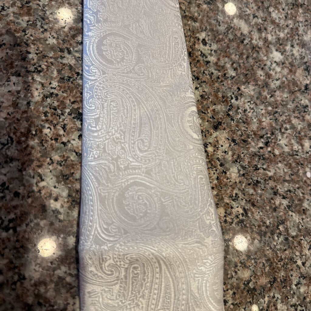 WHITE PAISLEY TIE