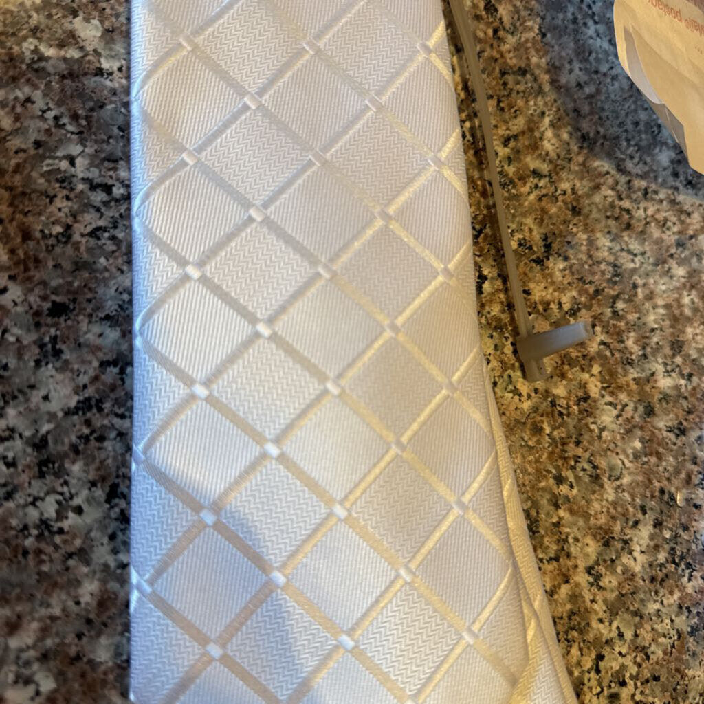 WHITE TIE SMALL DIAMONDS