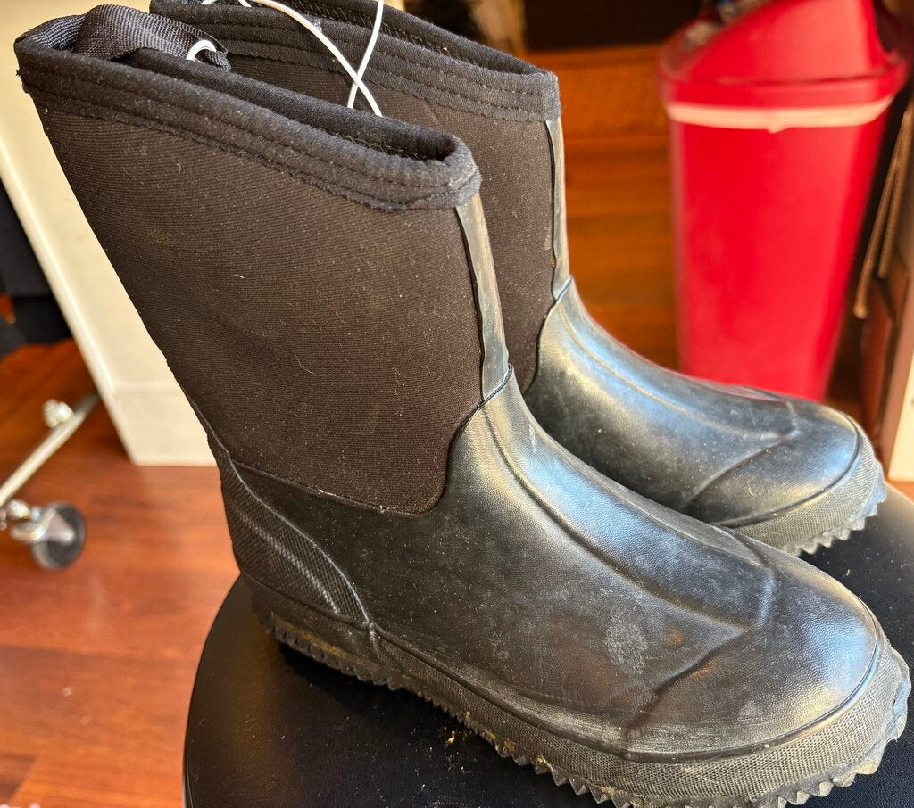 MUCK BOOTS BLACK SIZE 2