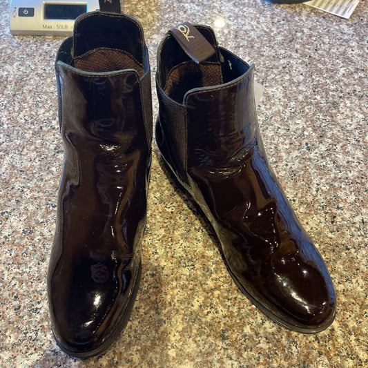 BROWN PATENT BOOTS SIZE 7 OVATION