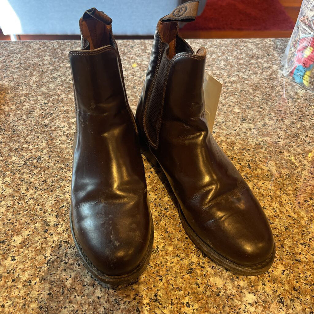 BROWN FREEDMAN BOOTS 5.5