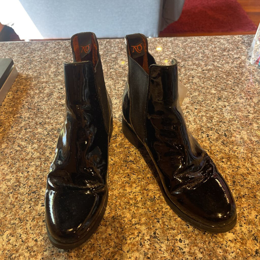 BLACK PATENT BOOTS SIZE 5