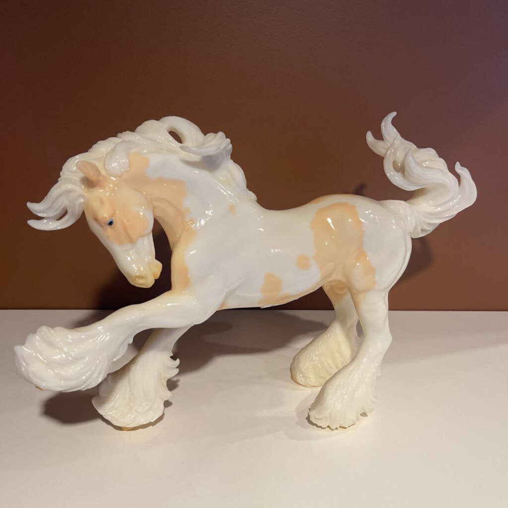 Glossy Faugh-a-Ballagh of WillowWind (aka Cheesecake) NIB Breyerfest 2020 Gypsy Vanner mold