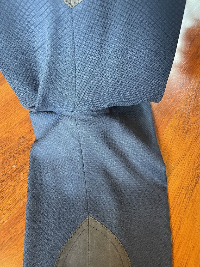 MEDIUM NAVY BLUE PATTERN BECKER BROTHERS DAY SUIT