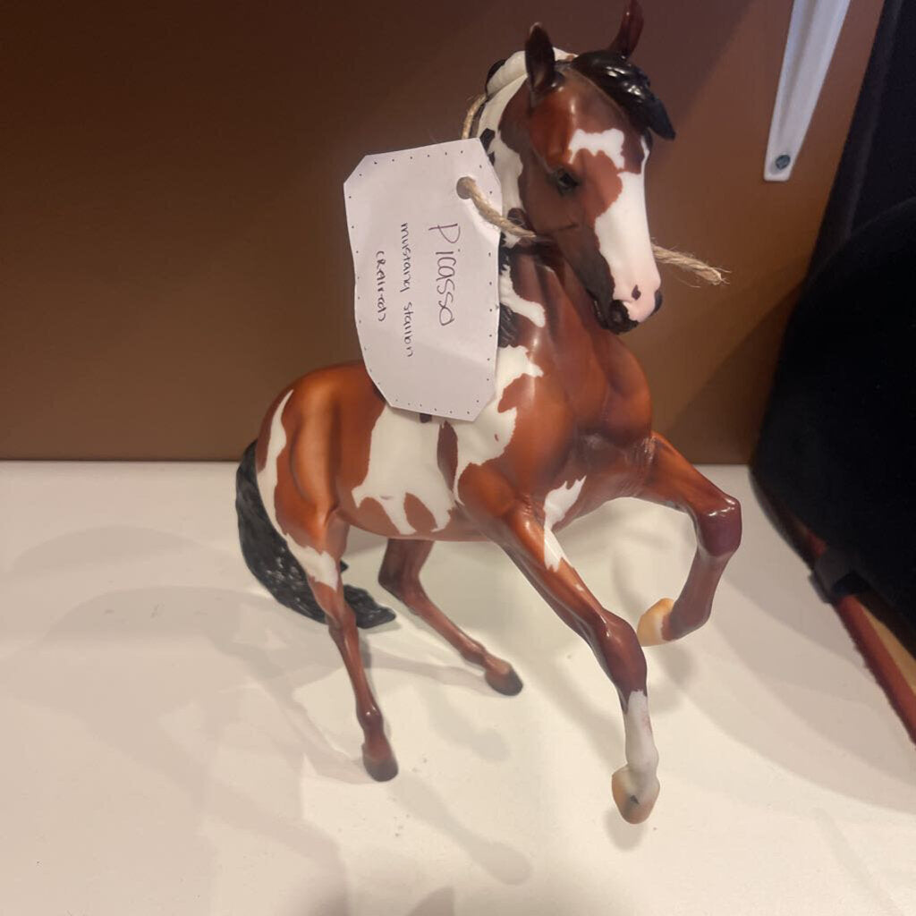 BREYER HORSE PICASSO (MUSTANG STALLIONS)