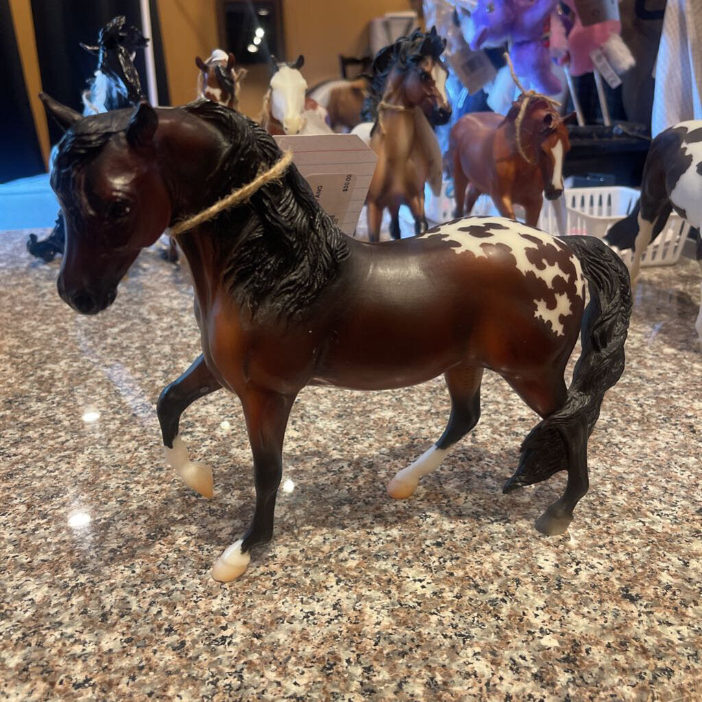 BREYER HORSE LAPWAI (MUSTANG MARE)