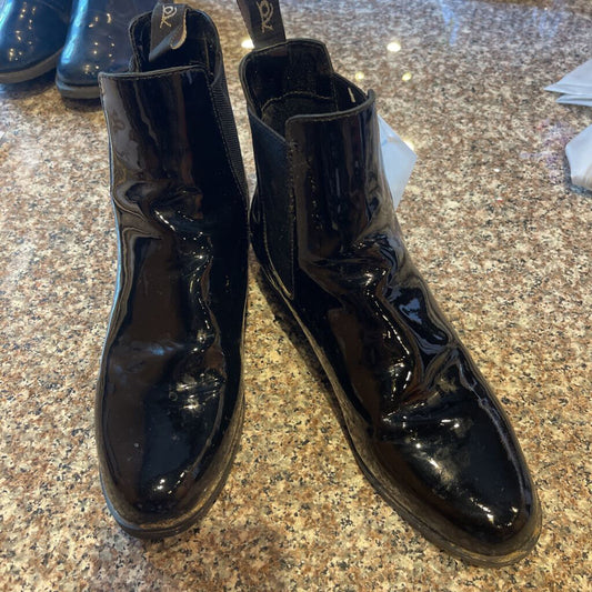 BLACK PATENT BOOT SIZE 7