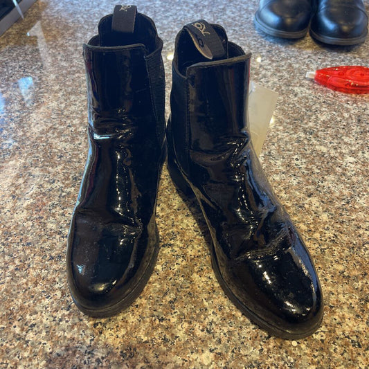 BLACK PATENT OVATION SIZE 5