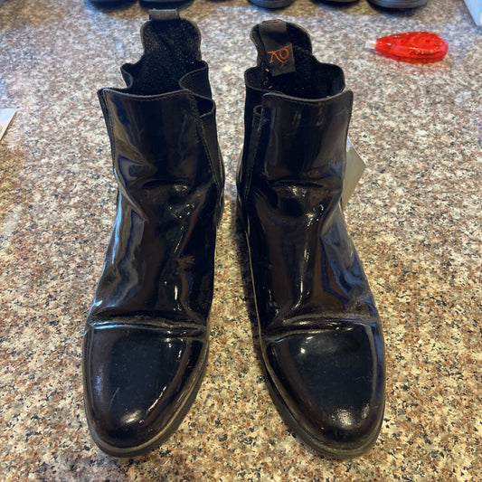 PATENT BLACK BOOTS OVATION SIZE 6