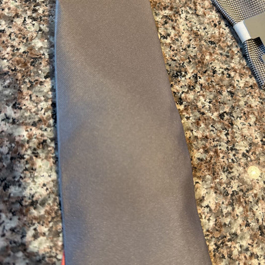 SILVER SATIN TIE