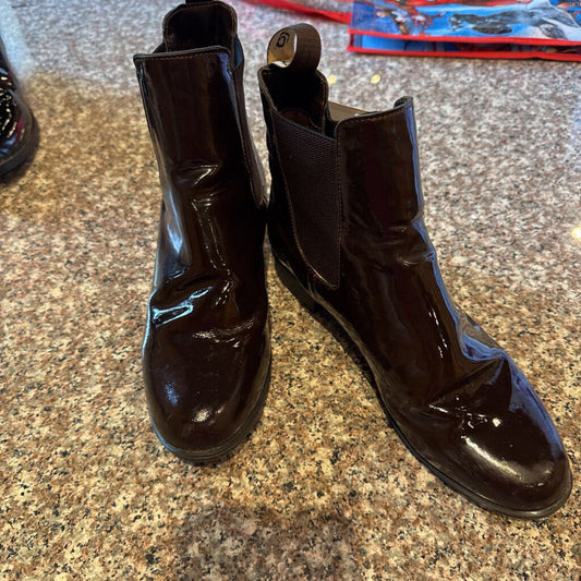 BROWN PATENT BOOTS 7 OVATION