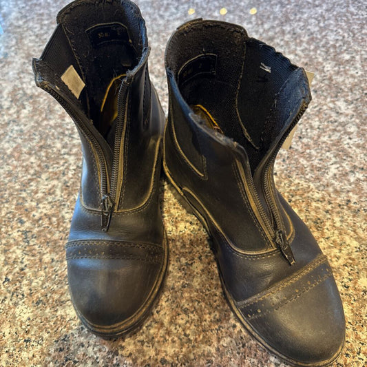 BOOTS ZIP UP SIZE 2