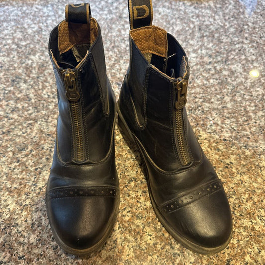 BLACK BOOTS ZIP UP SIZE 13
