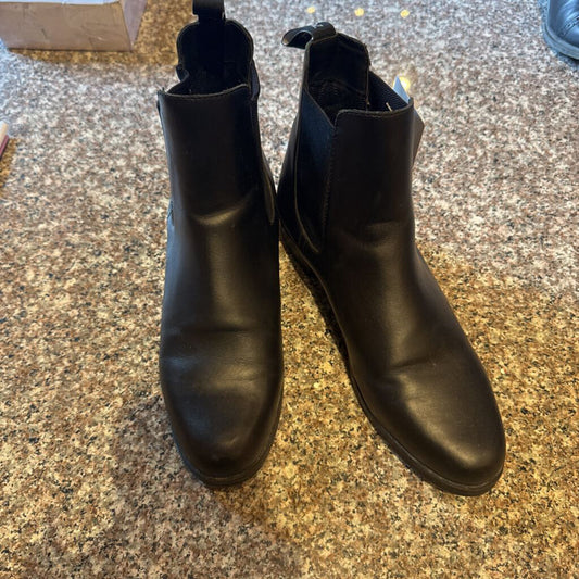 BLACK OVATION SIP ON BOOT