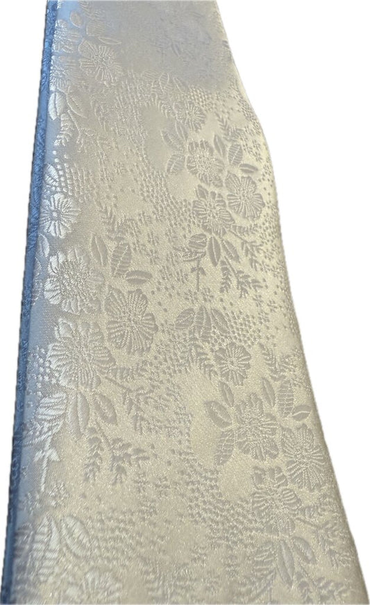 WHITE FLOWER TIE