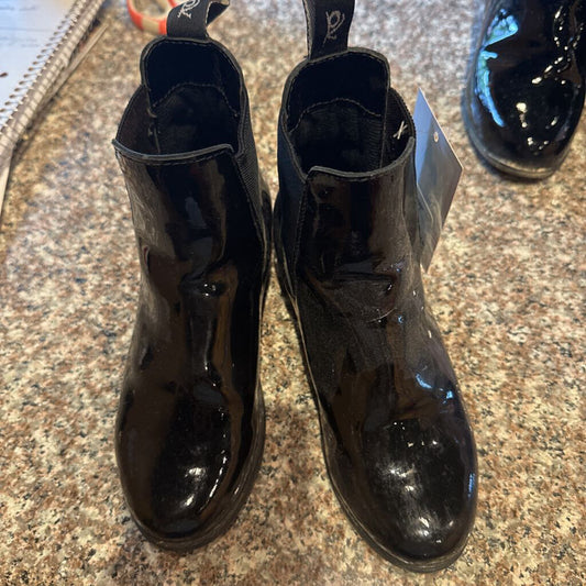 BLACK PATENT BOOTS SIZE 1