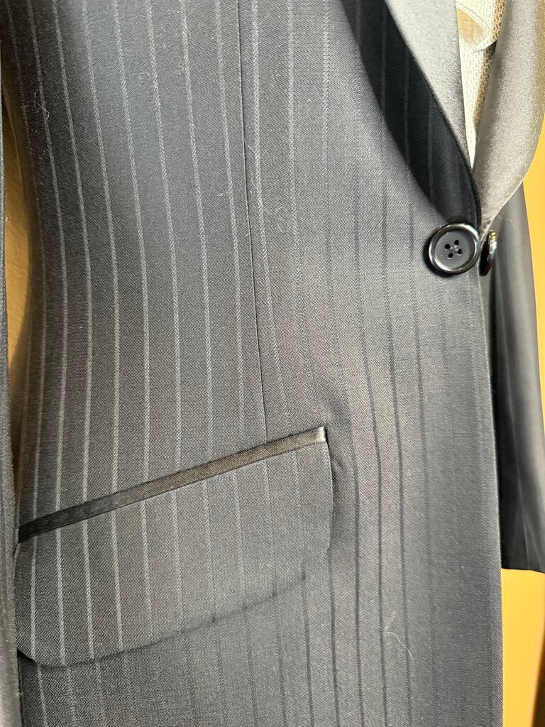 BRAND-NEW BLACK PINSTRIPE BETTY BERDINE FORMAL