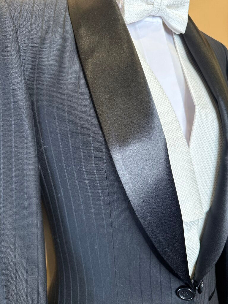 BRAND-NEW BLACK PINSTRIPE BETTY BERDINE FORMAL