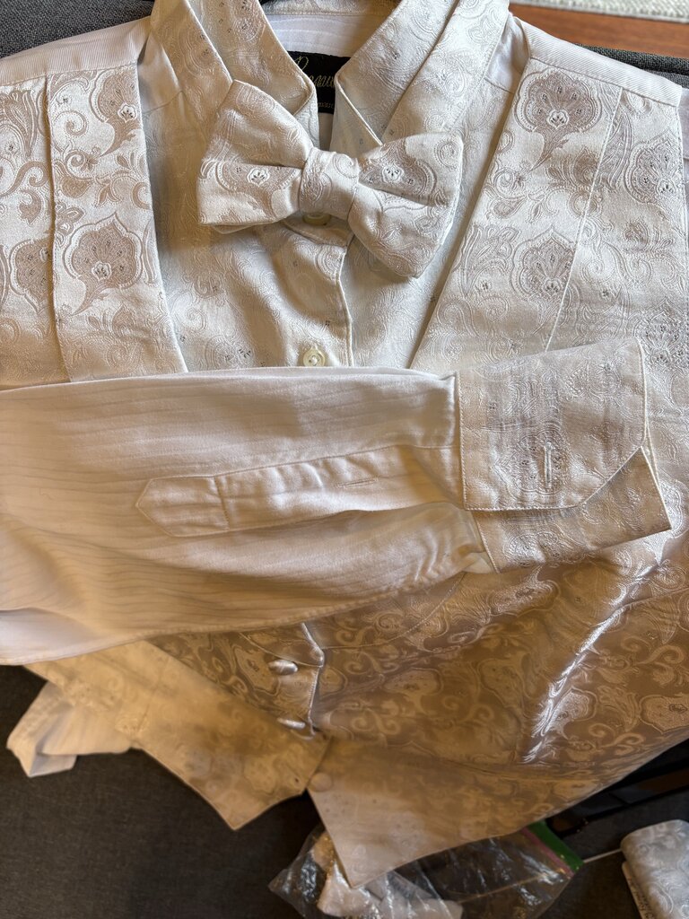 DE REG FORMAL SET WITH 2 BOW TIES