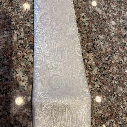 WHITE PAISLEY TIE