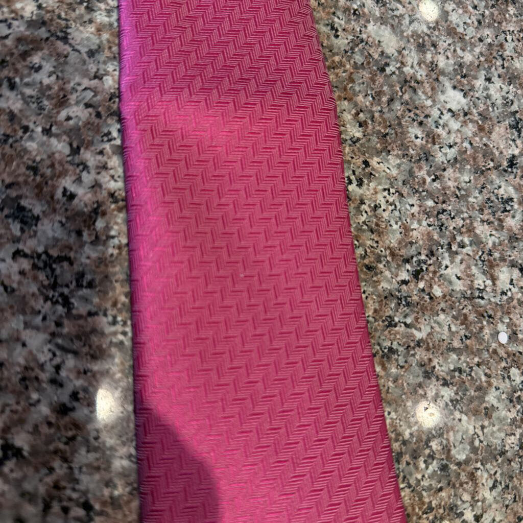 PINK TIE
