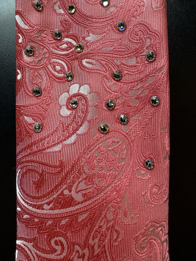 CORAL PAISLEY TIE WITH BLING