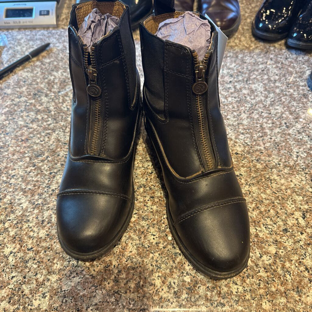 BLACK OVATION BOOT SIZE 6