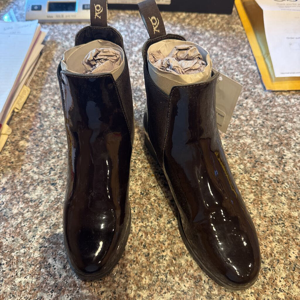 BROWN PATENT BOOT SIZE 5