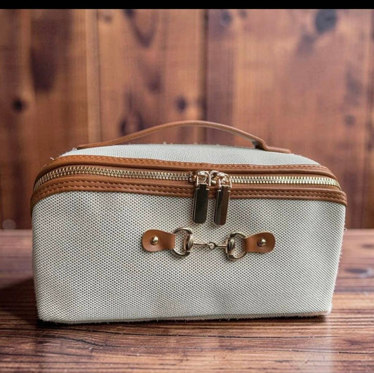 EQUESTRIAN TOILETRY BAG CREAM