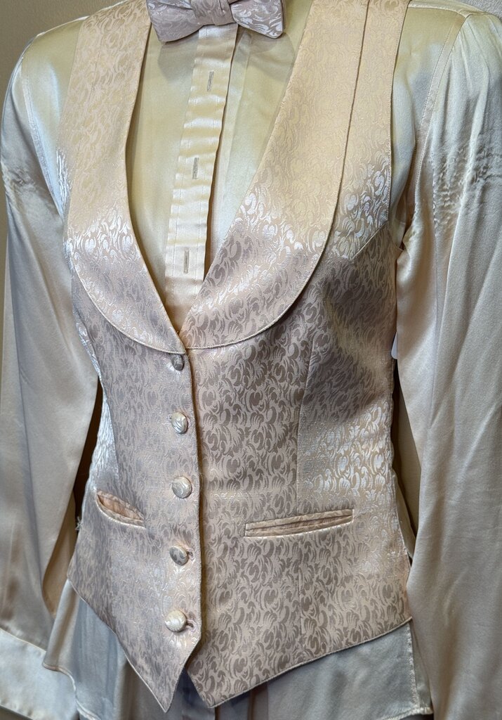 PEACH DEREGNAUCOURT FORMAL SET WITH BOWTIE