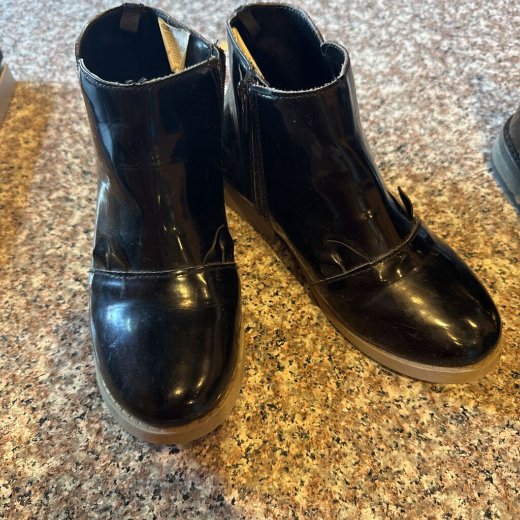 PATENT BOOT BLACK SIZE 2