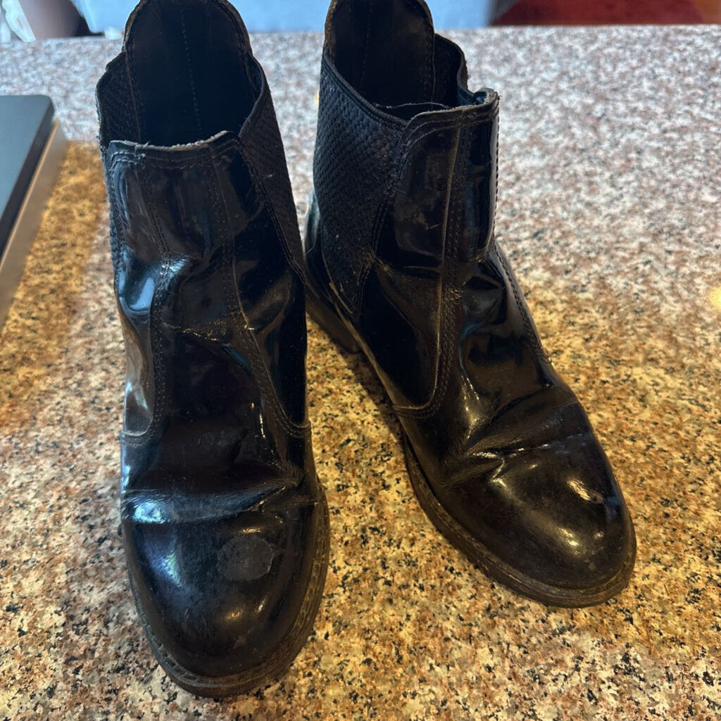 PATENT BOOT BLACK SIZE 4