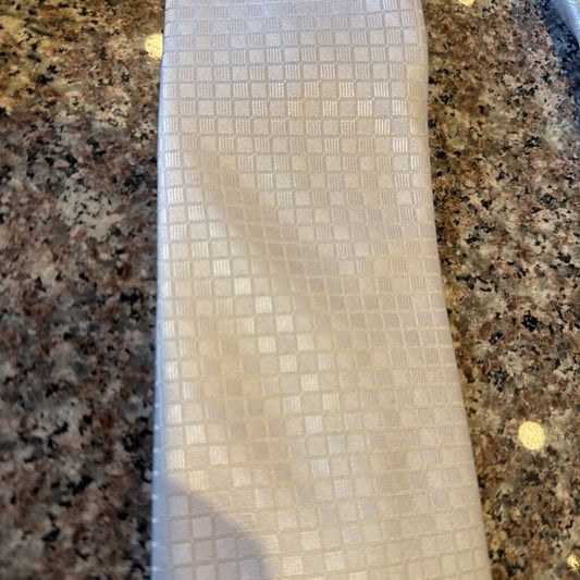 WHITE TIE SQUARES