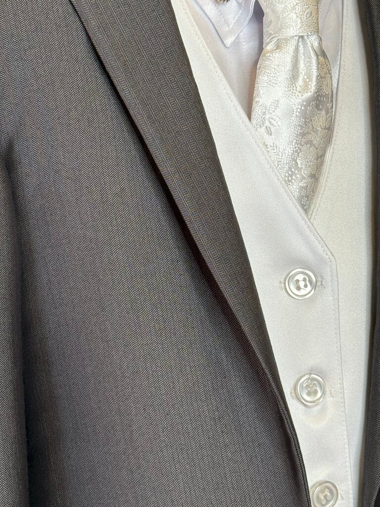 CHARCOAL GRAY HERRINGBONE WITH SHEENE DEREGNAUCOURT SUIT