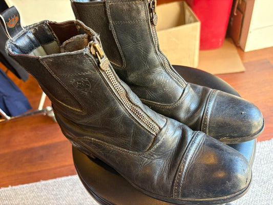 ARIAT ZIP UP SIZE 9.5